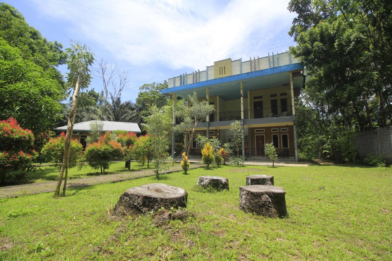 Tangkoko Lodge Bitung Екстер'єр фото
