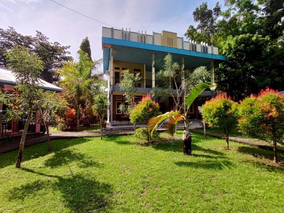 Tangkoko Lodge Bitung Екстер'єр фото
