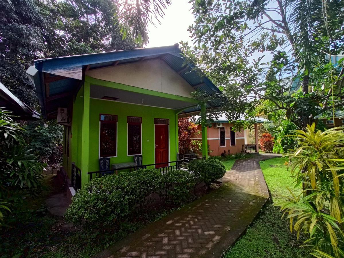 Tangkoko Lodge Bitung Екстер'єр фото